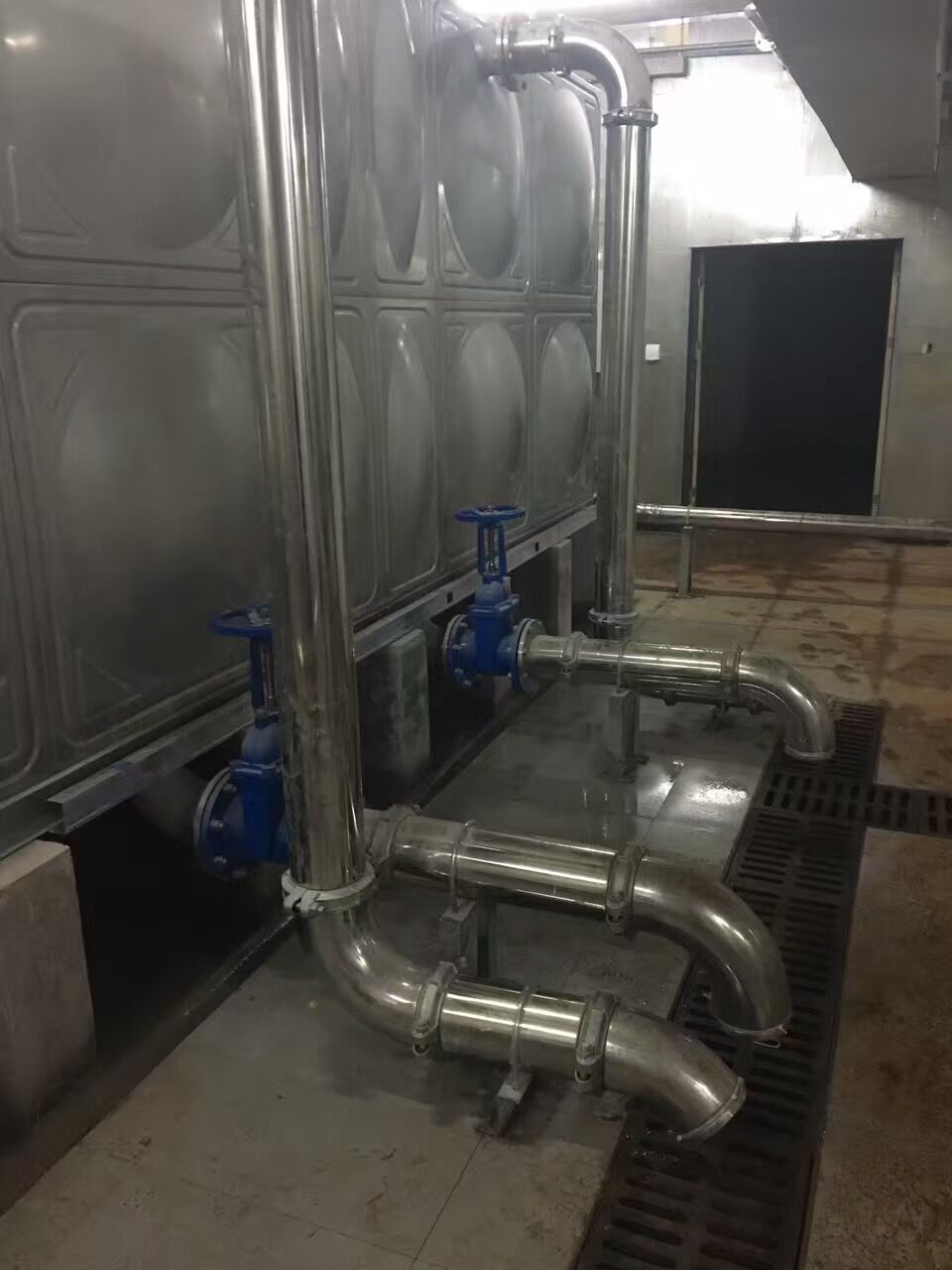 高楼建筑供水管道系统使用香蕉APP视频免费下载.jpg