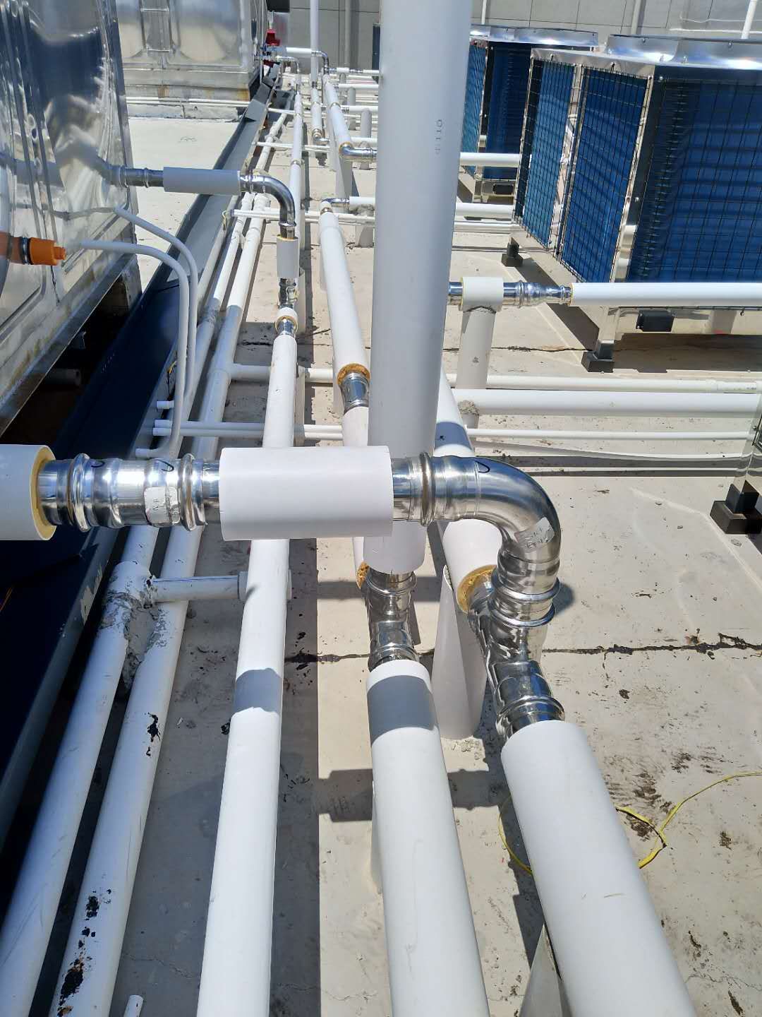 发泡下载香蕉直播视频观看水管施工现场实拍.jpg