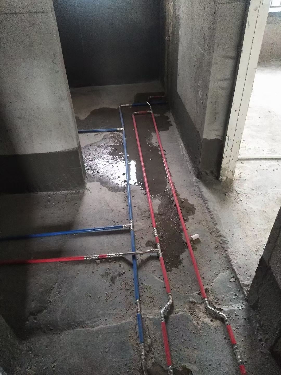 香蕉视频破解版牌覆塑下载香蕉直播视频观看冷热水管安装现场.jpg